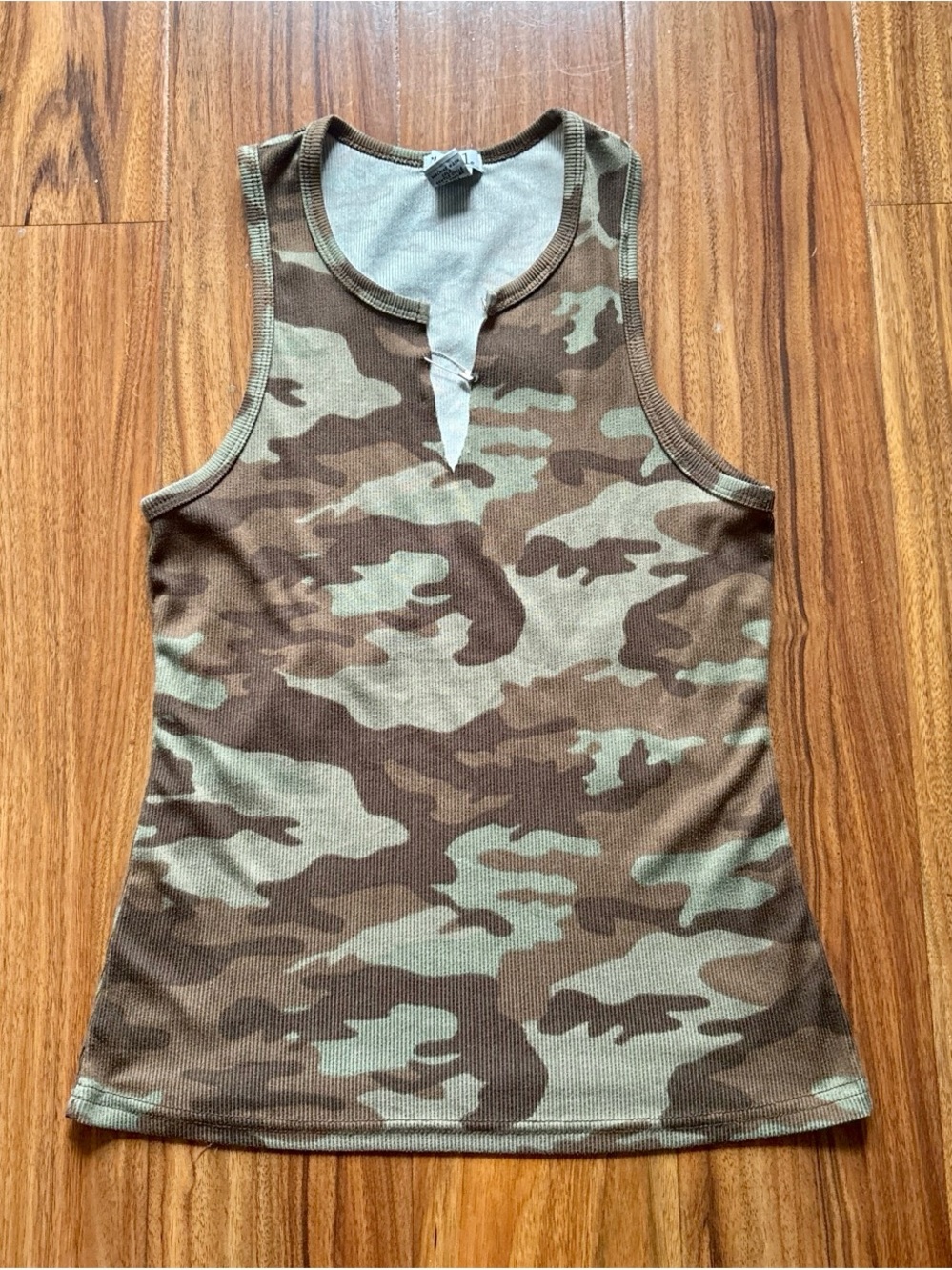 rue21 Y2K 90s Style Camouflage V-Neck Ribbed Knit Stretch Tank Women’s M